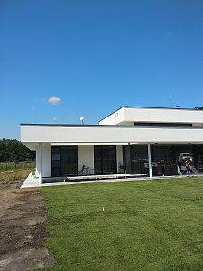 Realizace zahradní proměny a pokládka travního koberce v obci Spojil